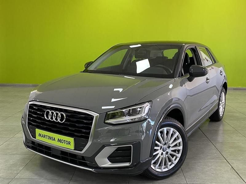 Usado Audi Q2 Design 116 CV (85 kW) 2019 Gris SUV