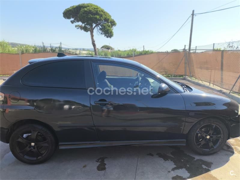 Usado Seat Ibiza Sport 100 CV (73 kW) 2006 Negro Berlina