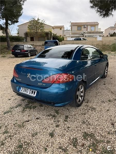 Usado Peugeot 307 CC 110 CV (80 kW) 2006 Azul Descapotable