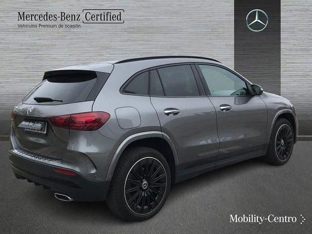 Usado Mercedes GLA250 AMG line 218 CV (160 kW) 2024 Gris montaña SUV
