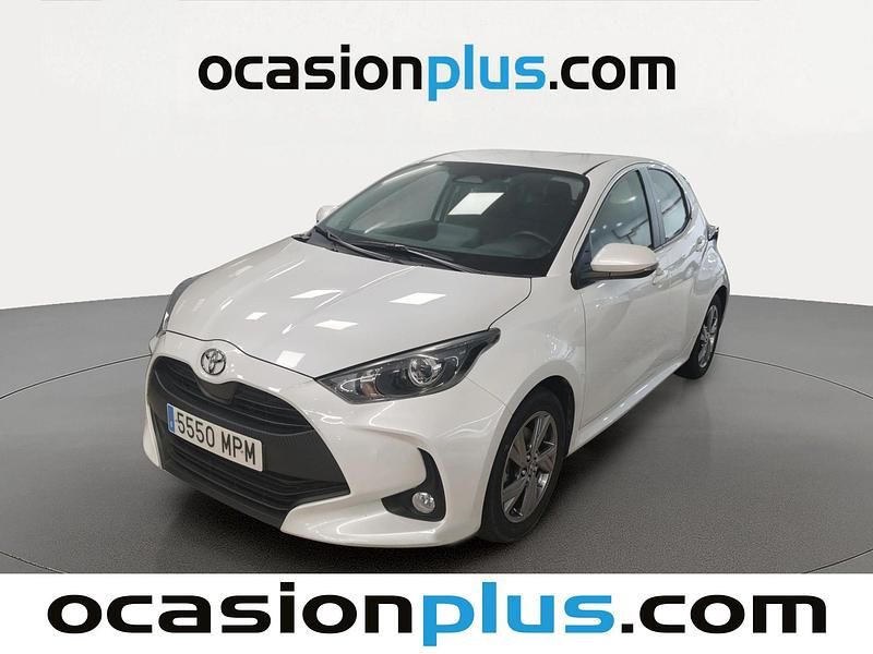 Blanco Usado 2024 Toyota Yaris Hybrid Active Utilitario | 16.819 € (Precio justo) - Imagen 1/4