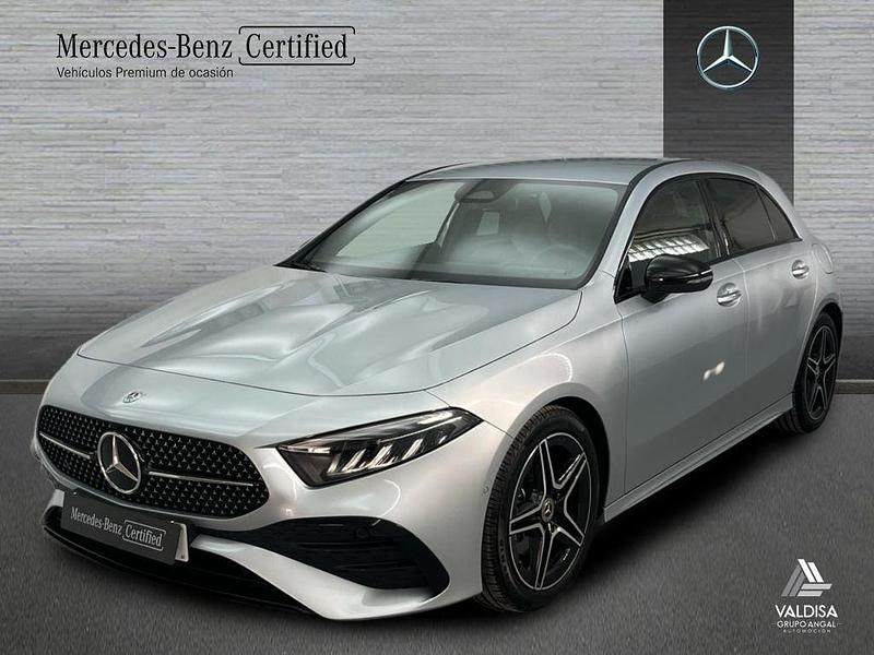 Gris / plateado Usado 2024 Mercedes A200 AMG line Berlina | 37.100 € (Precio justo) - Imagen 1/4