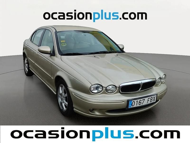 Begagnad Jaguar X-type Executive 155 HK (114 kW) 2006 Guld Sedan