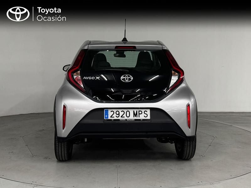 Usado Toyota Aygo X Play 72 CV (52 kW) 2024 Gris / plata SUV
