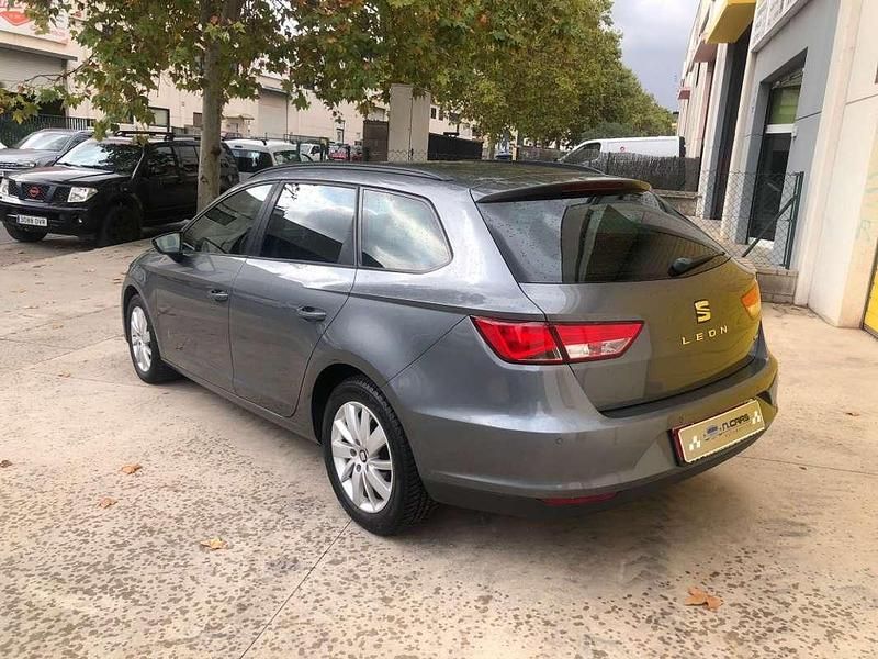 Usado Seat Leon ST Reference 110 CV (80 kW) 2015 Gris Familiar