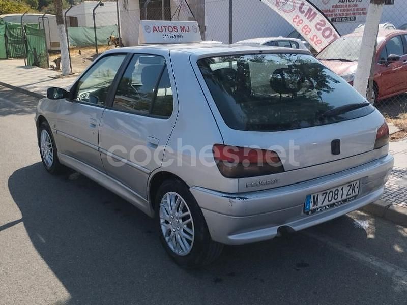 Usado Peugeot 306 90 CV (66 kW) 2000 Gris / plata Berlina