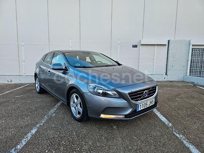 Usado Volvo V40 Momentum 115 CV (84 kW) 2015 Gris / plata Berlina