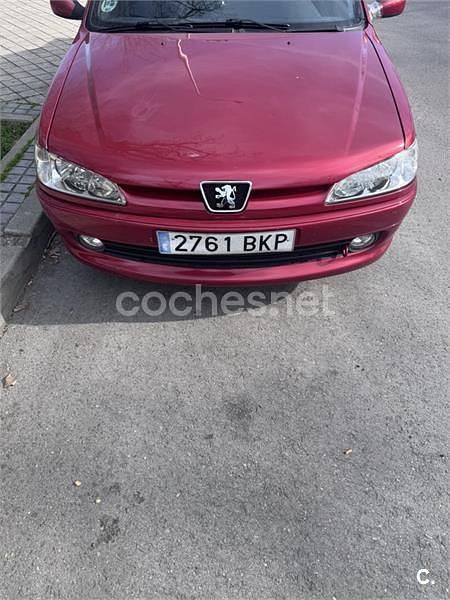 Usado Peugeot 306 90 CV (66 kW) 2001 Rojo Berlina