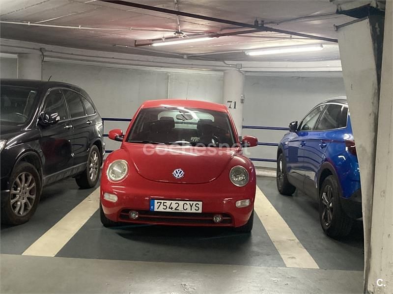Usado VW New Beetle 100 CV (73 kW) 2004 Rojo Utilitario