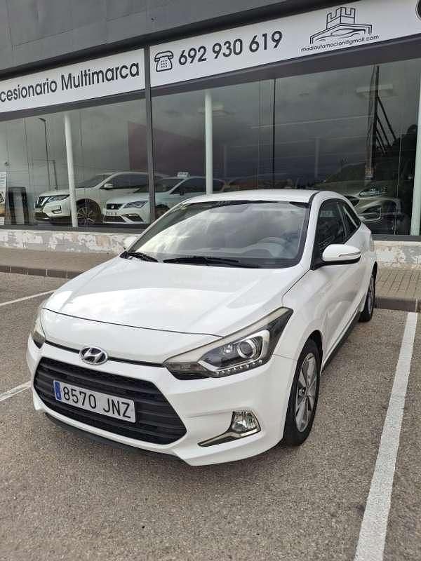 Blanco Usado 2016 Hyundai i20 Coupe | 7650 € (Precio justo) - Imagen 1/4