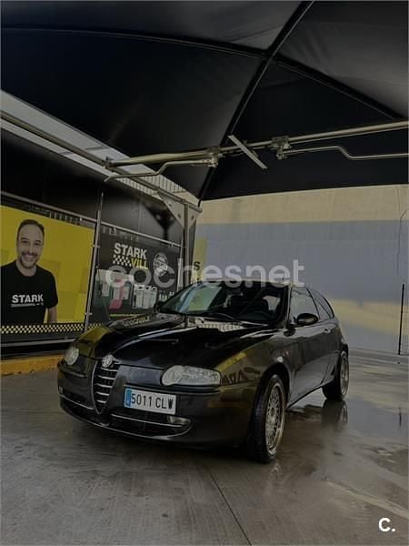 Negro Usado 2003 Alfa Romeo 147 Distinctive Utilitario | 2900 € (Precio justo) - Imagen 1/4