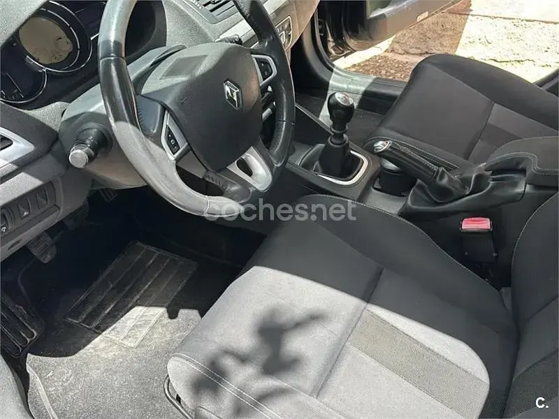 Usado Renault Mégane Dynamique 105 CV (77 kW) 2010 Negro Berlina