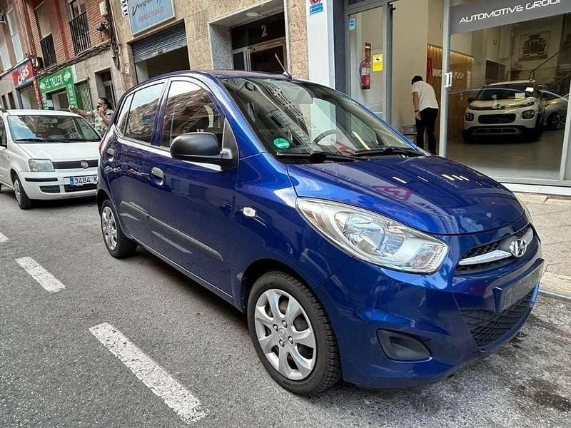 Usado Hyundai i10 Comfort 77 CV (56 kW) 2013 Azul Utilitario