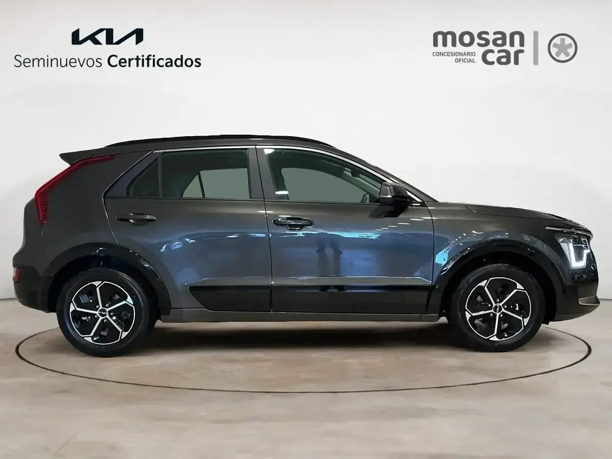Usado Kia Niro 139 CV (102 kW) 2025 Gris interestelar SUV