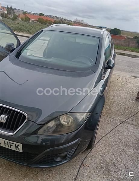 Usado Seat Altea XL Reference 105 CV (77 kW) 2011 Gris / plata Monovolumen