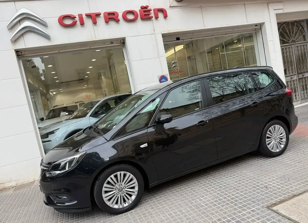 Usado Opel Zafira Excellence 134 HP (98 kW) 2017 Preto Monovolume