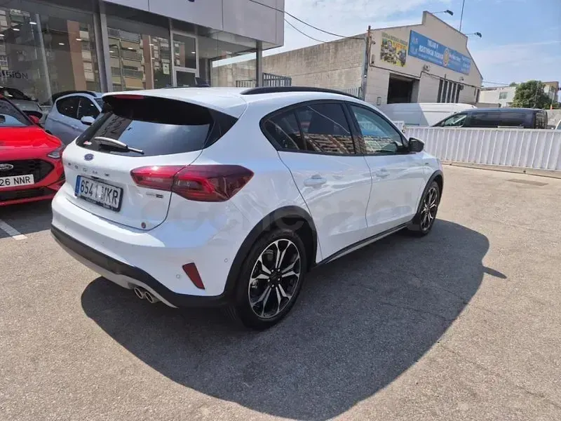 Usado Ford Focus Active 155 CV (114 kW) 2023 Blanco Berlina
