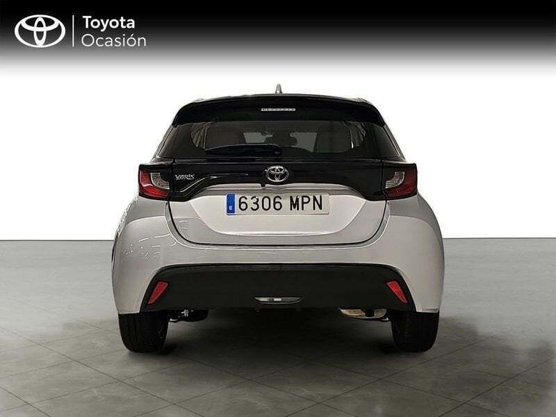 Usado Toyota Yaris Edition 125 CV (91 kW) 2024 Gris Berlina