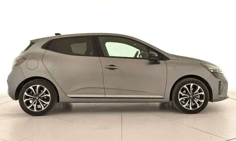 Begagnad Renault Clio V Techno 145 HK (106 kW) 2025 Grå Sedan