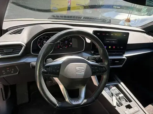 Usado Seat Leon FR 150 CV (110 kW) 2022 Gris Utilitario