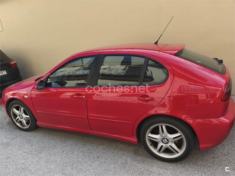 Usado Seat Leon Sport 150 CV (110 kW) 2004 Rojo Utilitario