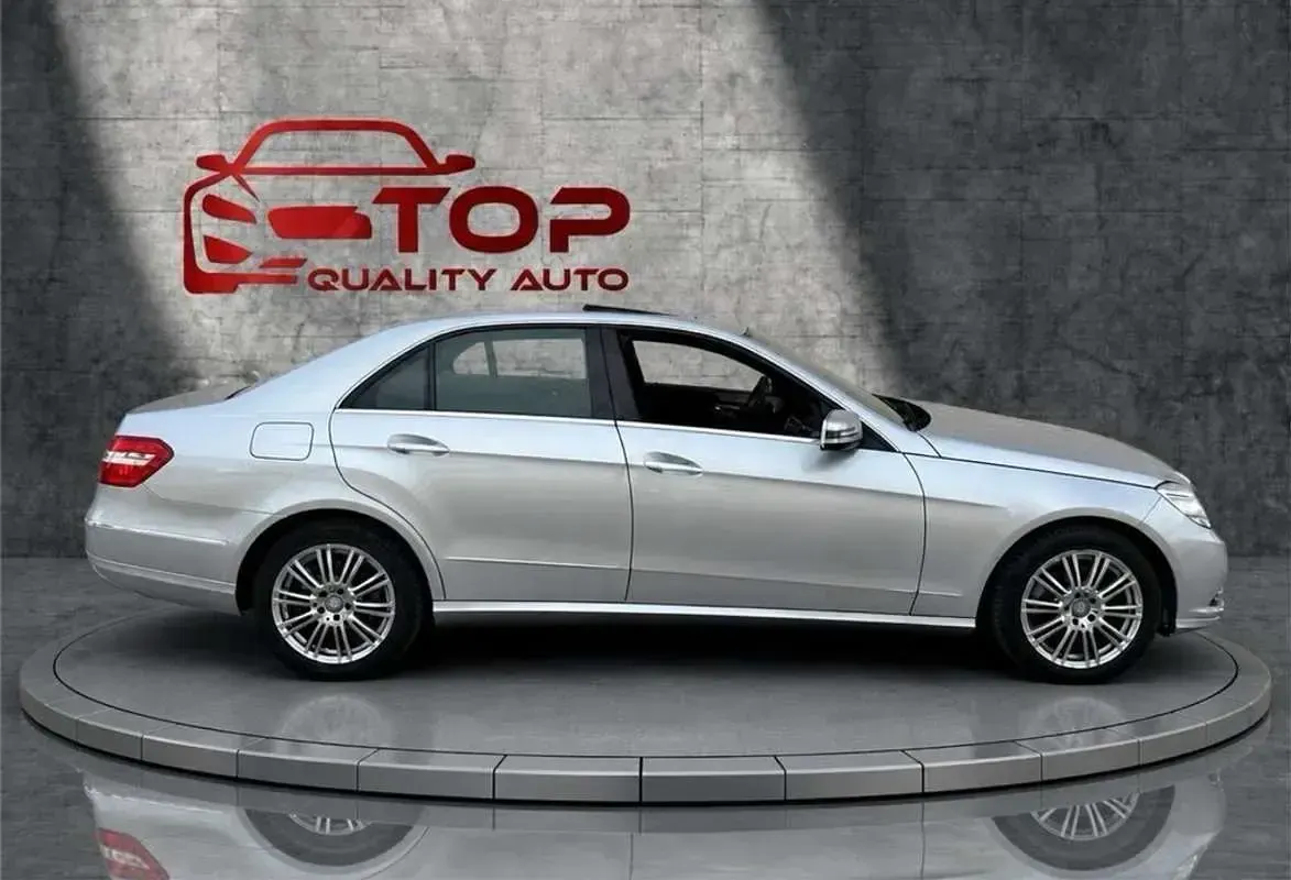 Usado Mercedes E220 Elegance 170 CV (125 kW) 2012 Gris Berlina