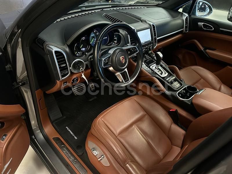 Usado Porsche Cayenne S E-Hybrid 416 CV (305 kW) 2016 Gris / plata SUV