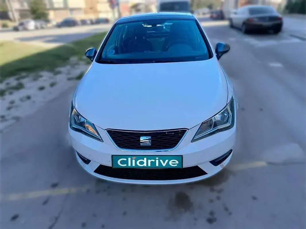 Usado Seat Ibiza CONNECT 105 CV (77 kW) 2015 Blanco Berlina