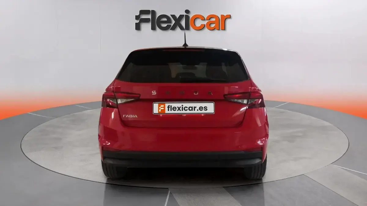 Usado Skoda Fabia Selection 116 CV (85 kW) 2025 Rojo Utilitario