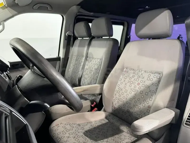 Usado VW Caravelle Comfortline 140 CV (102 kW) 2010 Blanco Van