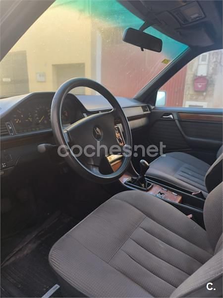 Usado Mercedes E300 231 CV (169 kW) 1992 Granate Berlina