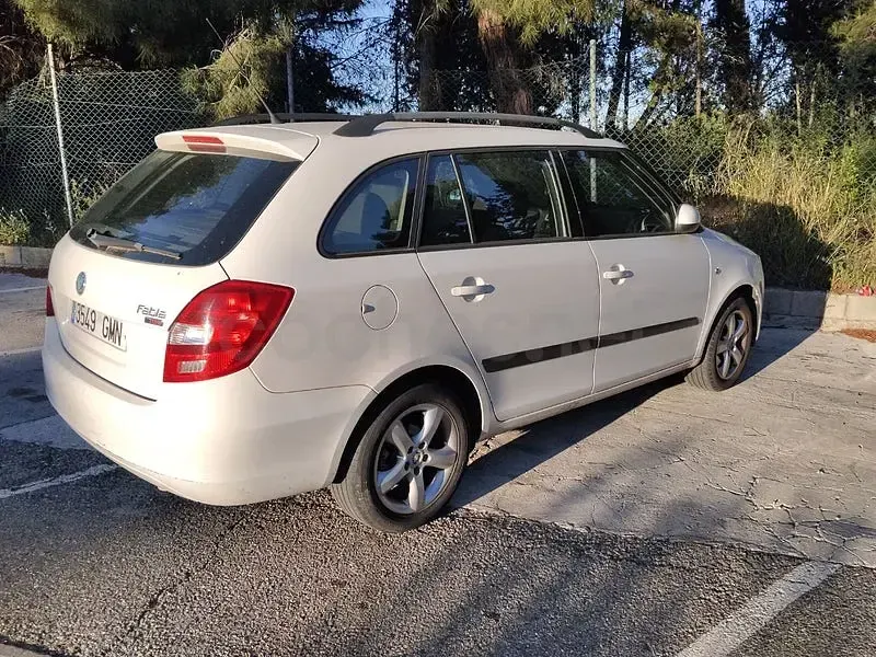 Usado Skoda Fabia Sport 105 CV (77 kW) 2009 Blanco Familiar
