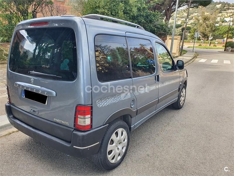 Usado Peugeot Partner Tepee Outdoor 90 CV (66 kW) 2009 Gris / plata Monovolumen