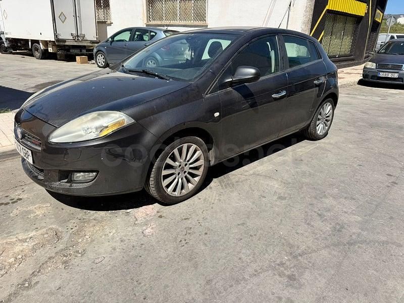 Usado Fiat Bravo Dynamic 120 CV (88 kW) 2008 Gris / plata Utilitario