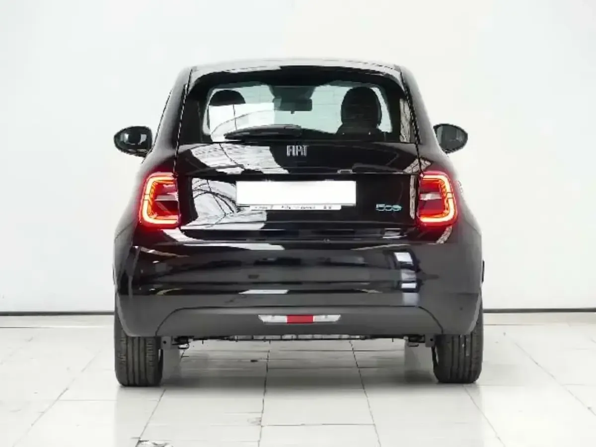 Usado Fiat 500e Icon 86 kW (118 CV) 2022 Negro Utilitario