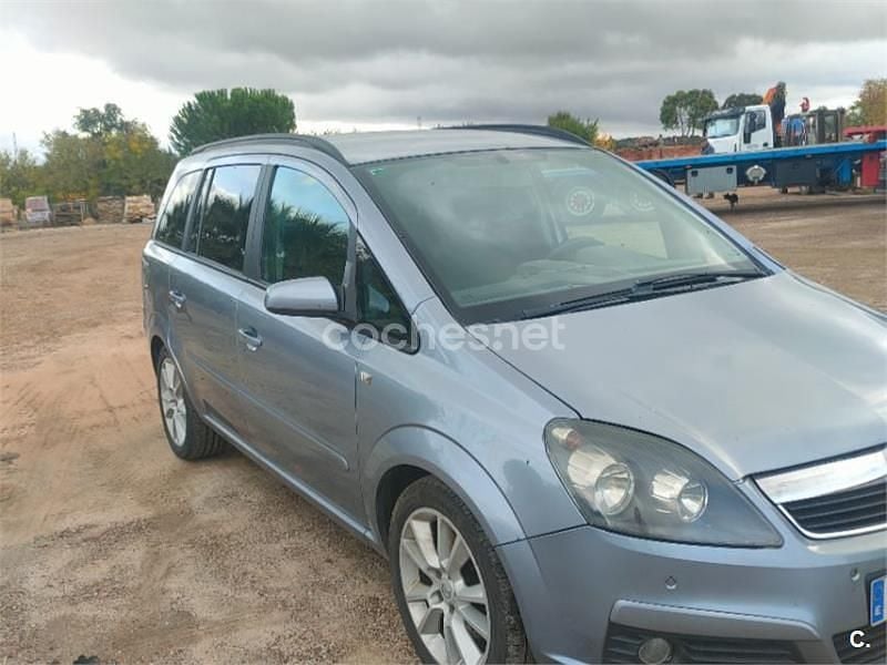 Usado Opel Zafira Enjoy 100 CV (73 kW) 2005 Gris / plata Monovolumen