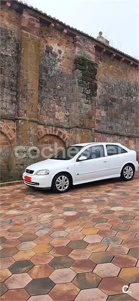 Usado Opel Astra Sportive 100 CV (73 kW) 2000 Blanco Berlina
