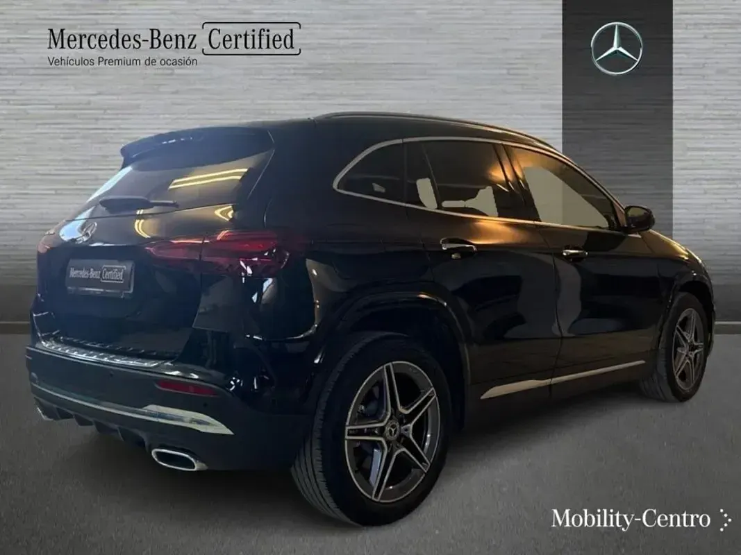 Usado Mercedes GLA250 163 CV (119 kW) 2025 Negro noche SUV