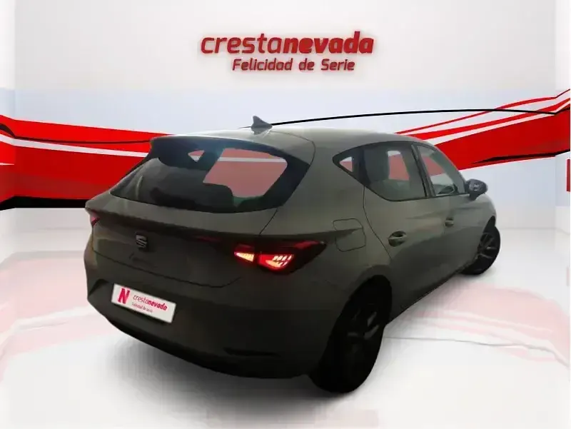 Usado Seat Leon Style 110 CV (80 kW) 2021 Blanco