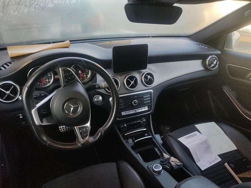 Usado Mercedes GLA200 136 CV (100 kW) 2019 Gris SUV