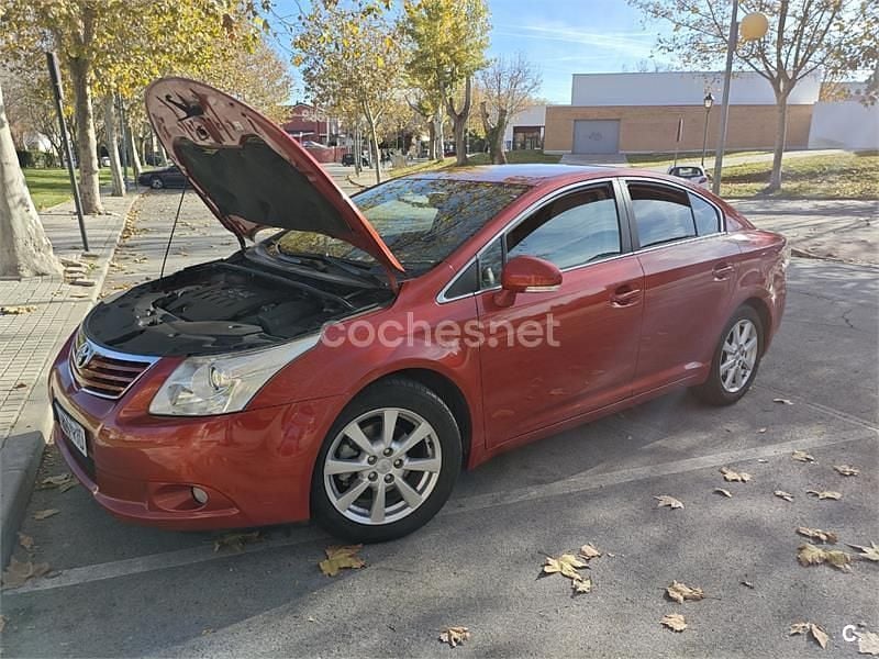 Usado Toyota Avensis Multidrive S 147 CV (108 kW) 2010 Granate Berlina