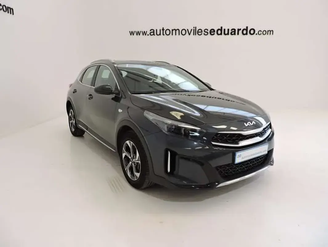 Usado Kia XCeed 101 CV (74 kW) 2024 Gris SUV