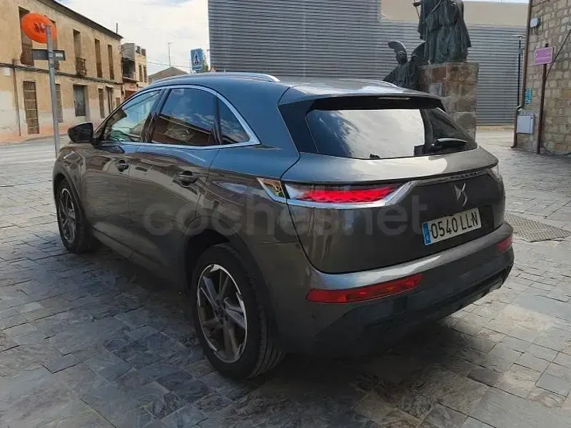 Usado DS Automobiles DS7 Crossback 130 CV (95 kW) 2021 Gris / plata SUV
