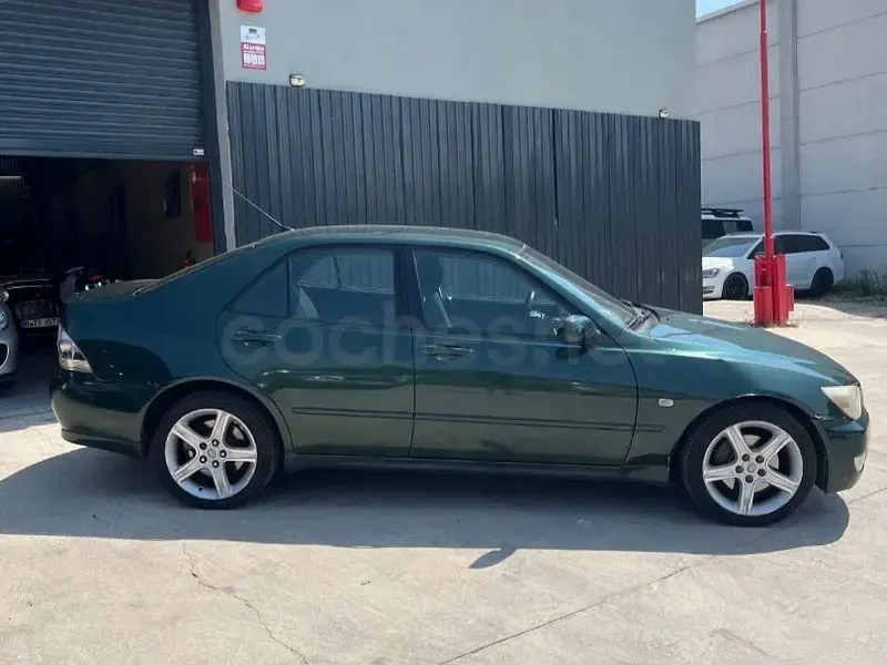 Usado Lexus IS200 155 CV (114 kW) 1999 Verde Berlina