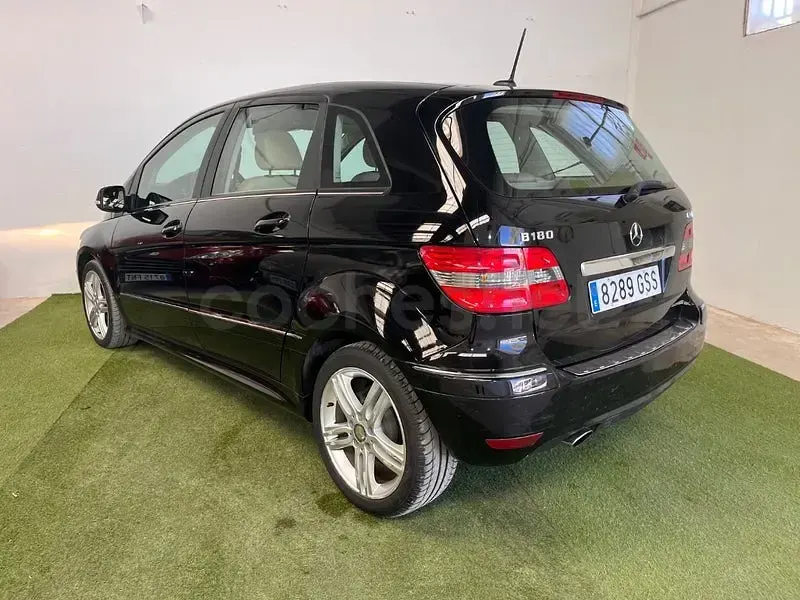 Usado Mercedes B180 Sport Edition 109 CV (80 kW) 2010 Negro Monovolumen