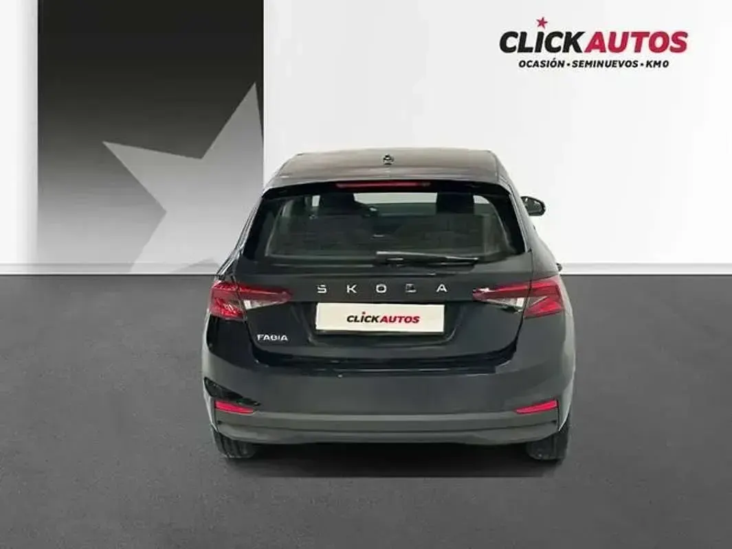 Usado Skoda Fabia Essence 80 CV (58 kW) 2025 Negro Utilitario