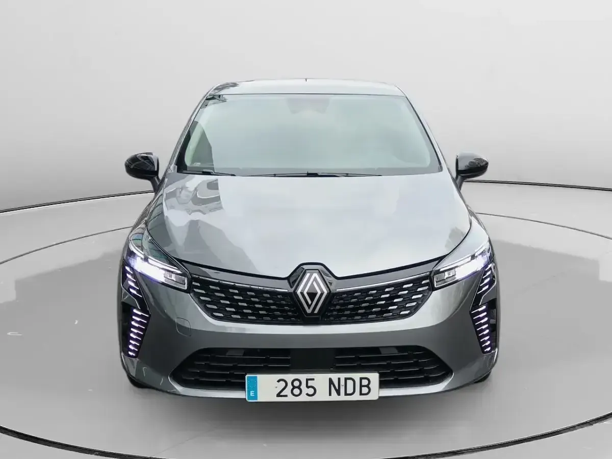 Usado Renault Clio Evolution 101 CV (74 kW) 2025 Gris Utilitario