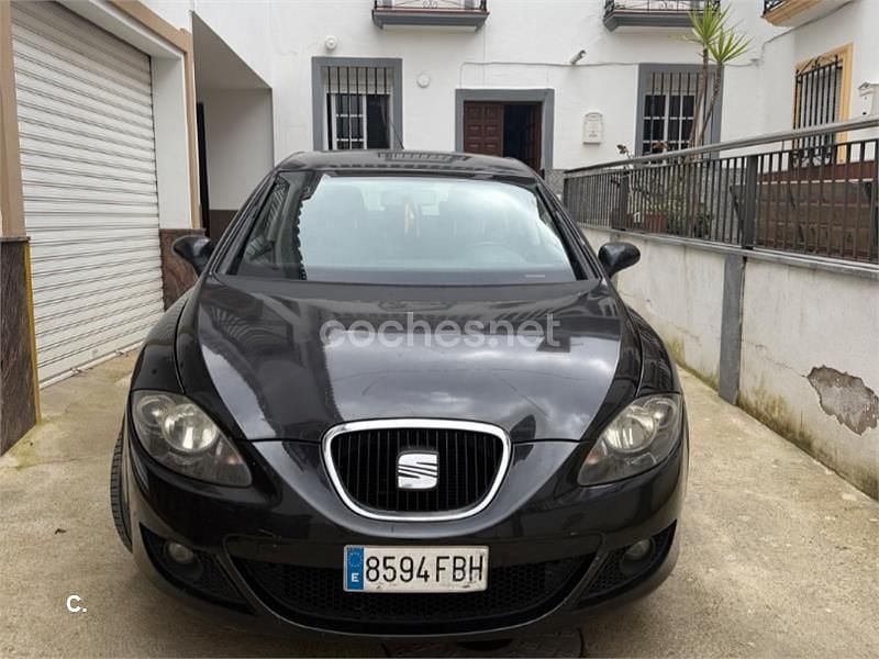Usado Seat Leon Reference 105 CV (77 kW) 2006 Negro Utilitario