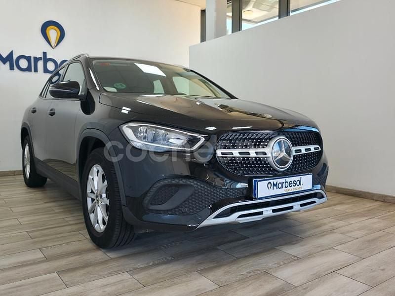 Käytetty Mercedes GLA180 136 HP (100 kW) 2021 Musta Katumaasturi