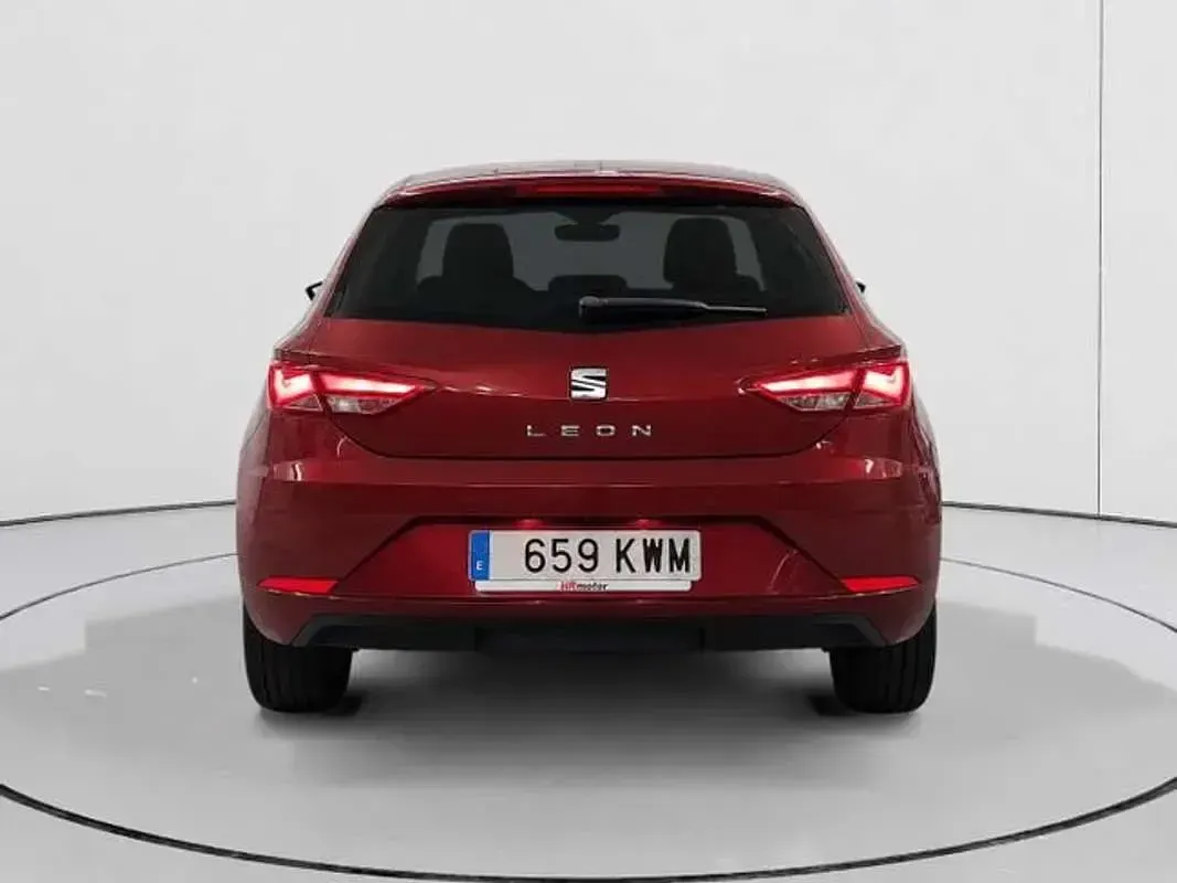 Usado Seat Leon Style 116 CV (85 kW) 2019 Rojo Utilitario